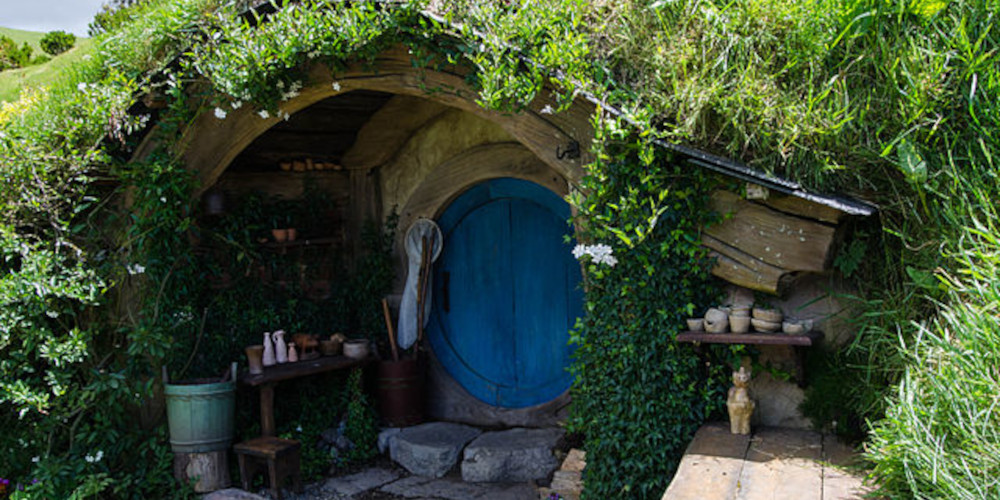 A picture of a hobbit hole with blue door